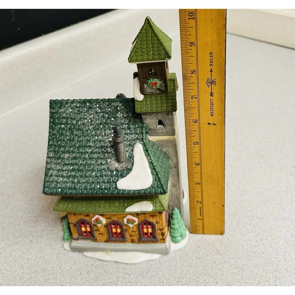 Dept 56 North Pole Series North Pole Chapel #5626-0 Heritage Village Retired